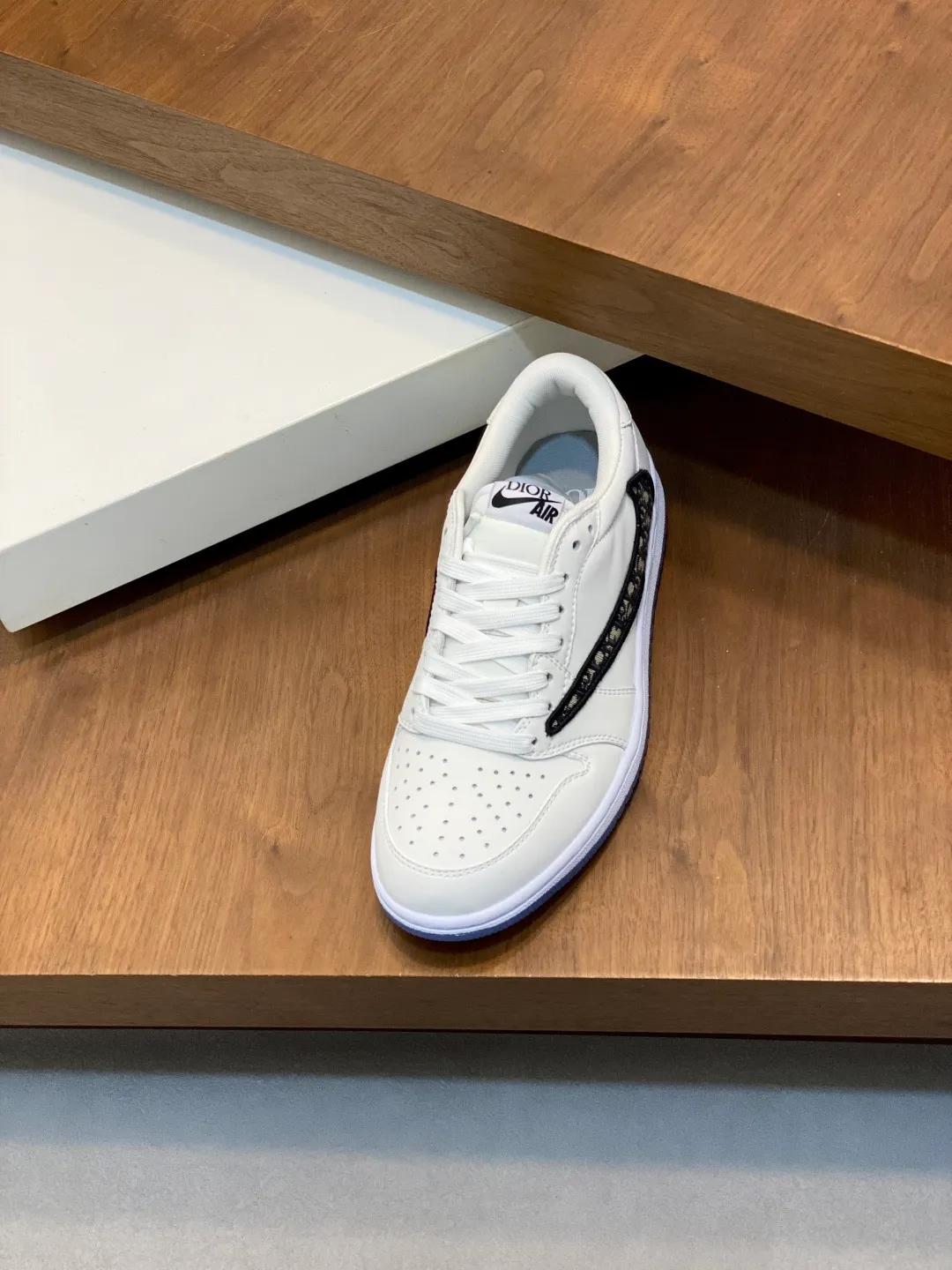 Men's shoes 💰700 [Dior-AIR] Dior co-branded model - high-end quality original single casual sports sneakers - upper: 🔝 silk calfskin, toe punching technology, tongue, brand cloth label, heel. embroidered brand logo - lining: brand canvas - outsole: original TPR·rubber·two-color molded outsole -super high quality control·fine workmanship·prominent (high-end·luxury·grade) -Size: 39-44 (38, 45, 46, can be customized)